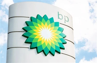 BP нулира стратегията: измества фокуса към нефт и газ, планира да продаде Lig...